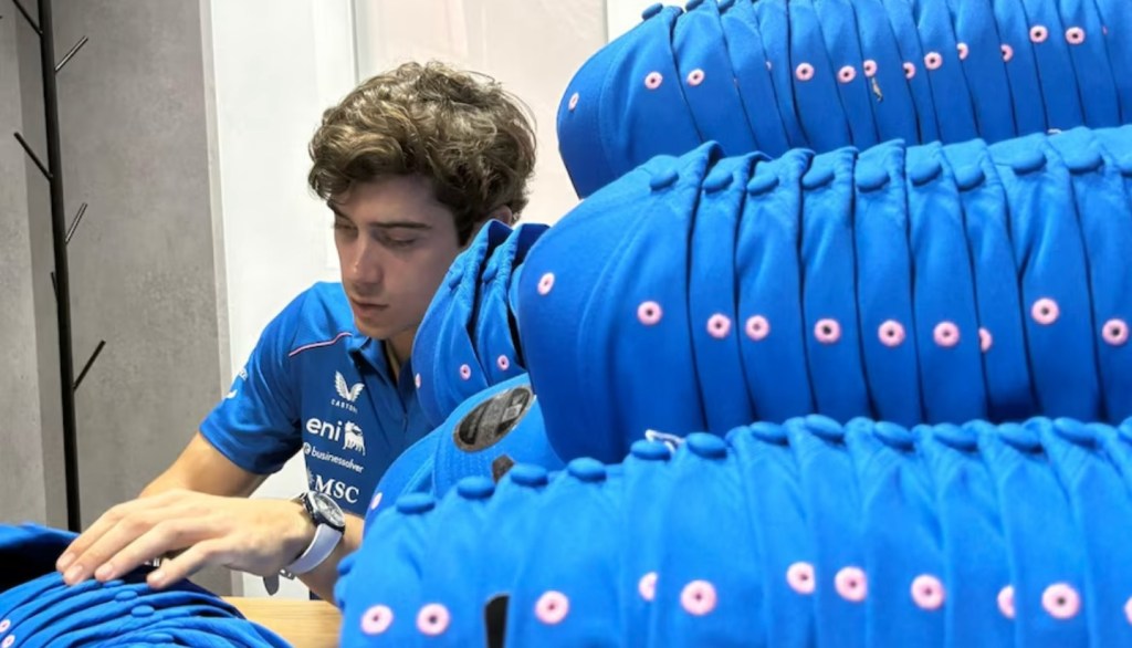 Franco Colapinto protagonizó un momento simpático con sus ingenieros en la&nbsp;pretemporada