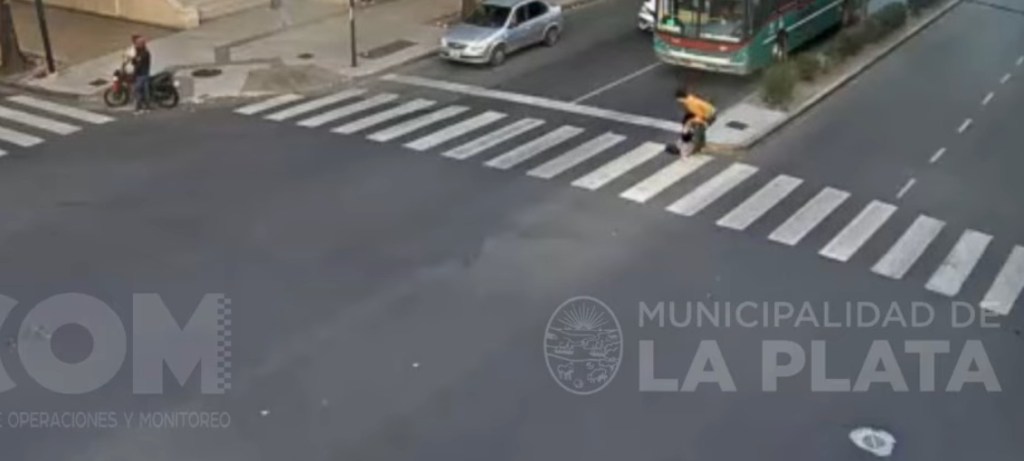 Registraron un violento enfrentamiento entre jóvenes tras una noche de diversión en La&nbsp;Plata