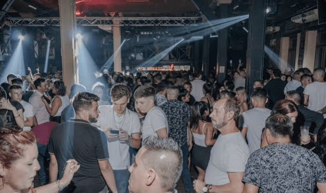 Joven cayó desde altura en un boliche de San Telmo y denuncian agresión de seguridad&nbsp;privada