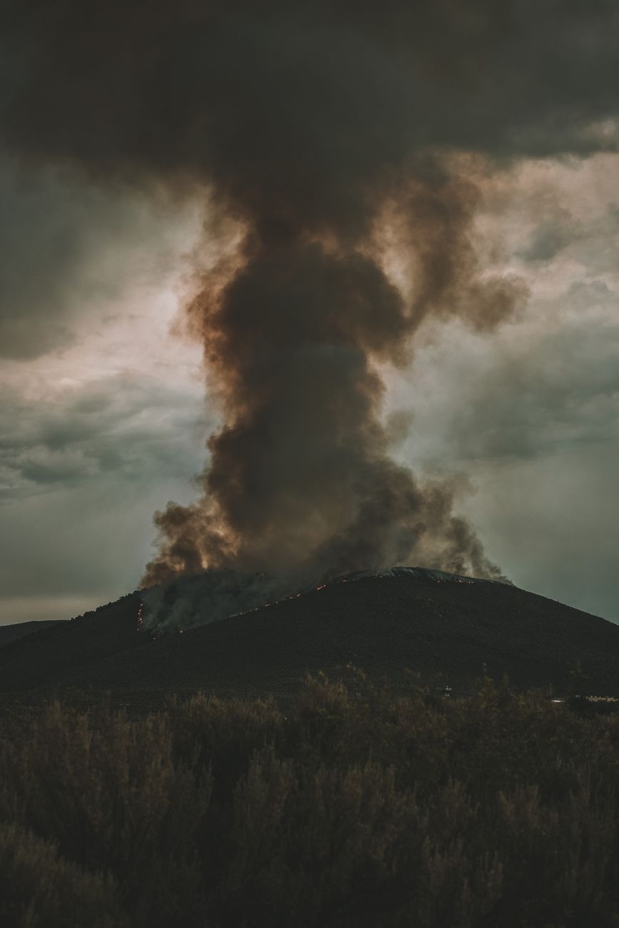 Incendio en Sierra Nevada genera desalojo de 90.000&nbsp;habitantes